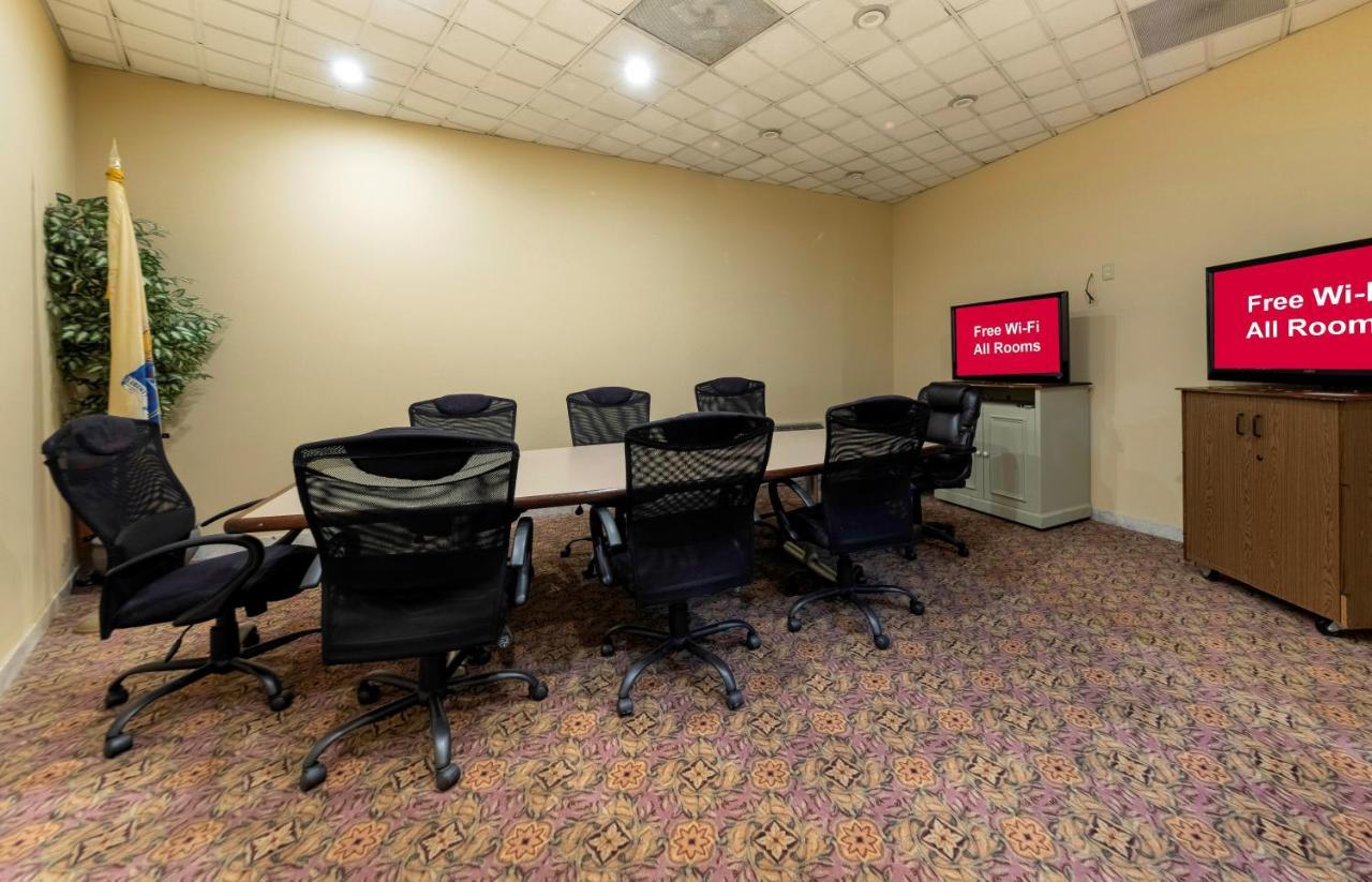 Red Roof Inn Plus Newark Liberty Airport - Картерет Экстерьер фото