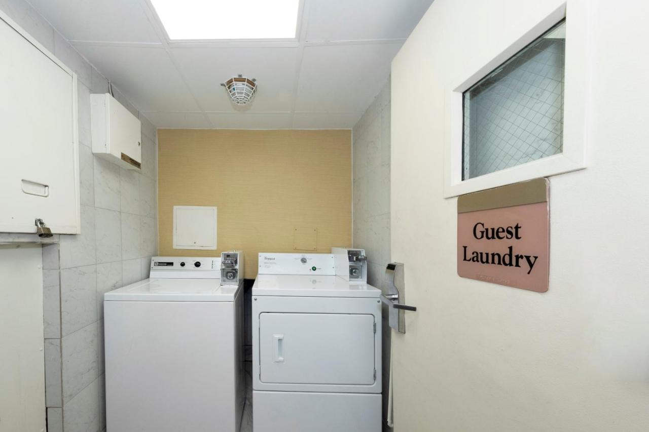 Red Roof Inn Plus Newark Liberty Airport - Картерет Экстерьер фото