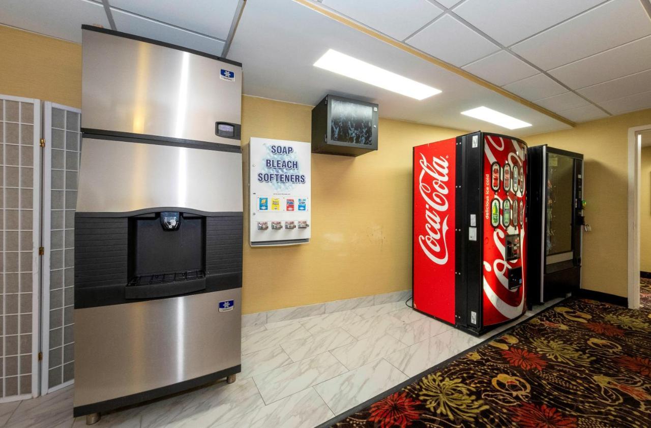 Red Roof Inn Plus Newark Liberty Airport - Картерет Экстерьер фото