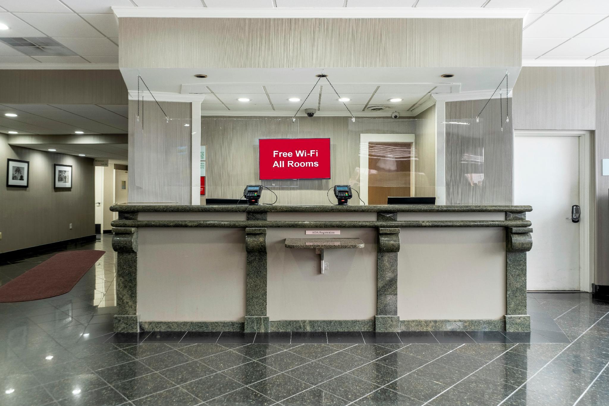 Red Roof Inn Plus Newark Liberty Airport - Картерет Экстерьер фото