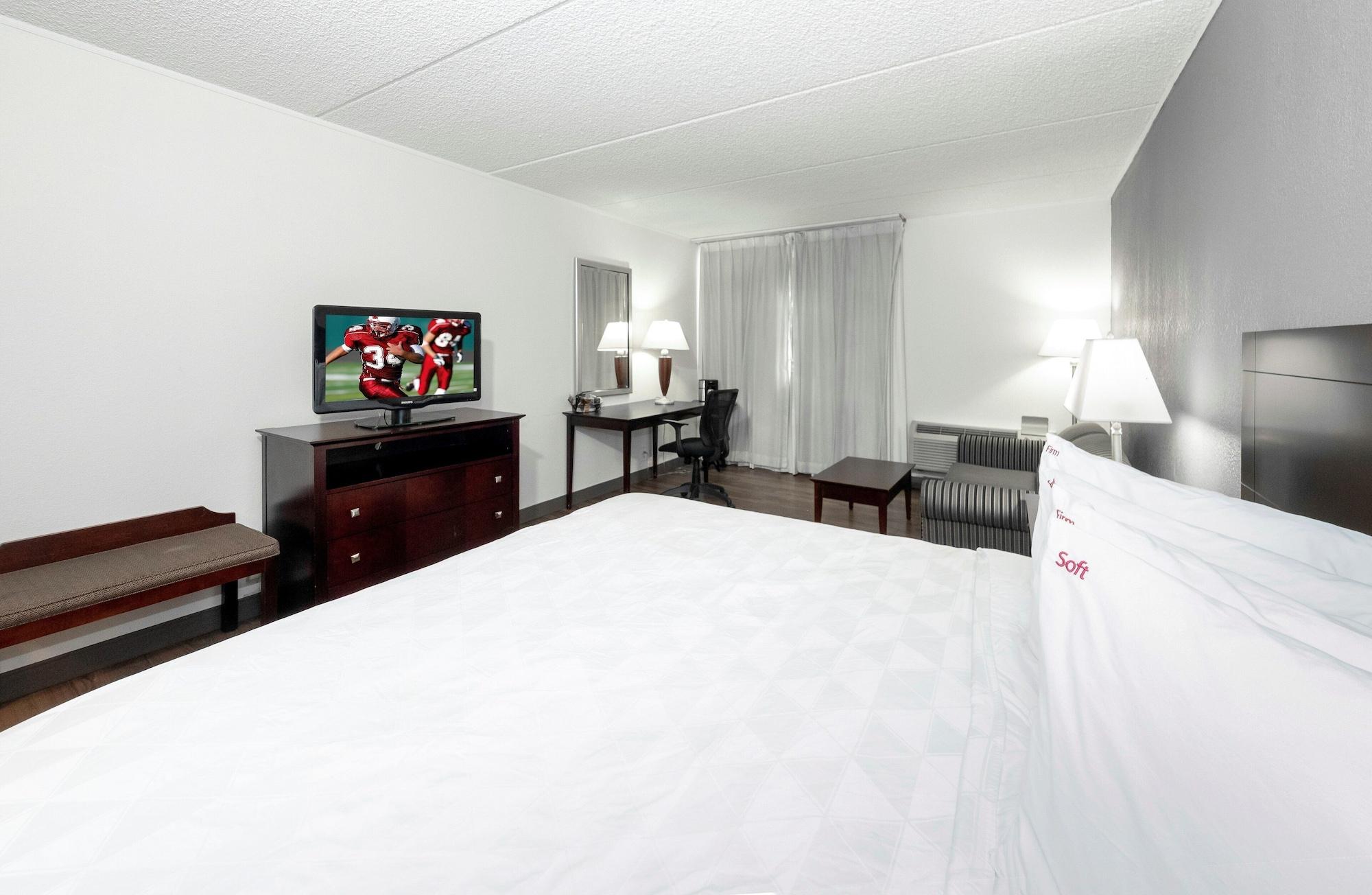 Red Roof Inn Plus Newark Liberty Airport - Картерет Экстерьер фото